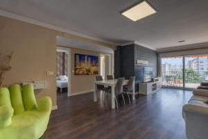 Χώρος καθιστικού στο Apartamento con piscina y zonas comunes