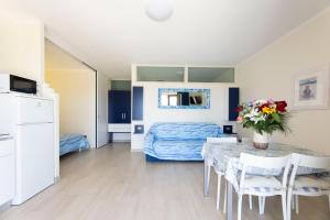 a small room with a table and a bed at Villa Capitorsola in Capoliveri