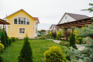 Κήπος έξω από το Bali Dacha Almaty +21 φωτογραφίες