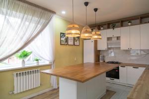 Η κουζίνα ή μικρή κουζίνα στο Bali Dacha Almaty