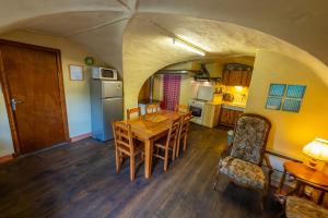 Kuchyň nebo kuchyňský kout v ubytování Maison - Parc naturel du Queyras - Pleine nature