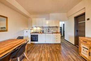 Kuchyňa alebo kuchynka v ubytovaní Mahalo Apartment