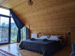 Katil atau katil-katil dalam bilik di Kazbegi Cottage Memo