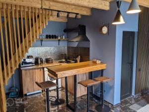Dapur atau dapur kecil di Kazbegi Cottage Memo