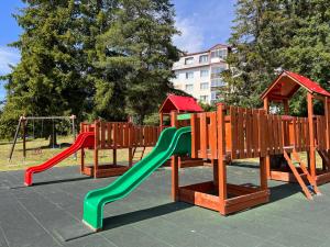 Herní místnost nebo prostor pro děti v ubytování Cozy Apartment by the Forest