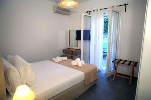 Кровать или кровати в номере Blue Paradise Agios Sostis