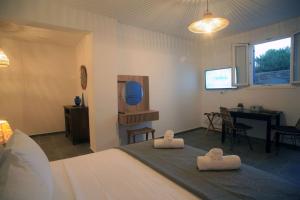 Кровать или кровати в номере Blue Paradise Agios Sostis