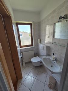 Bilik mandi di Apartments and Rooms Mamić