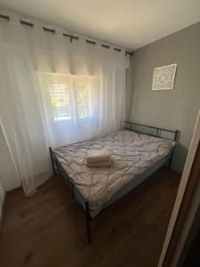 a bedroom with a bed in a room with a window at Apartamento Salou 2 playas, 2 km PortAventuraWorld in Salou