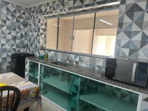 Η κουζίνα ή μικρή κουζίνα στο Casa 1 próx ao autódromo +5 φωτογραφίες