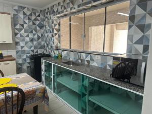 Η κουζίνα ή μικρή κουζίνα στο Casa 1 próx ao autódromo