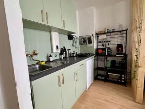 Kuchyň nebo kuchyňský kout v ubytování Boho Bliss 2R Apartment Zentral