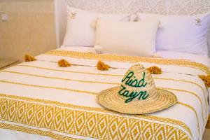 Postel nebo postele na pokoji v ubytování Riad Zayn & Spa