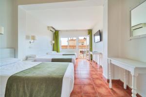 Postel nebo postele na pokoji v ubytování Hostal Sol y Miel