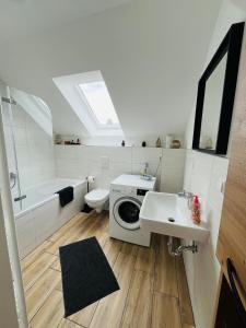 Ванная комната в Gutshof von Gemünden Ferienwohnung 1 +54 фотографии