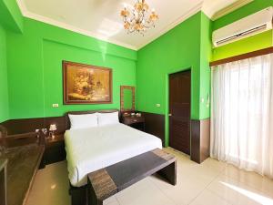 Postel nebo postele na pokoji v ubytování Ho Feng Private Hotel 電梯自助民宿