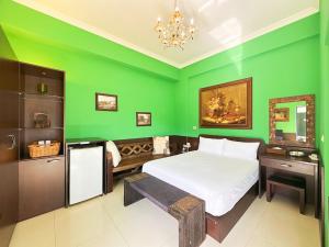 Postel nebo postele na pokoji v ubytování Ho Feng Private Hotel 電梯自助民宿