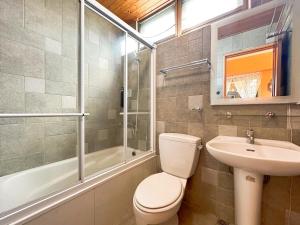 Koupelna v ubytování Ho Feng Private Hotel 電梯自助民宿 + 35 fotografií