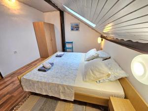 Postel nebo postele na pokoji v ubytování Apartments Marijana