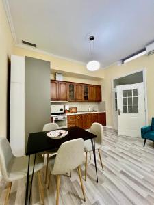 Kuchyň nebo kuchyňský kout v ubytování SPIRANCA Luxury Home