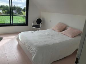 Postel nebo postele na pokoji v ubytování Chambre proche plage
