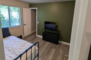 Μια τηλεόραση ή/και κέντρο ψυχαγωγίας στο Palagi Place +18 φωτογραφίες