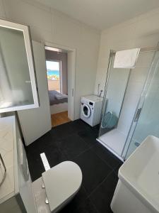 Koupelna v ubytování Sea View Apartments Zaboric