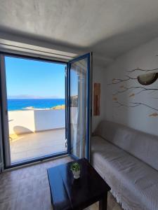 Gallery image of Helios Sea View Apartments in Agia Pelagia Kythira