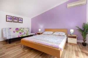 Postel nebo postele na pokoji v ubytování Apartmani Alaga B
