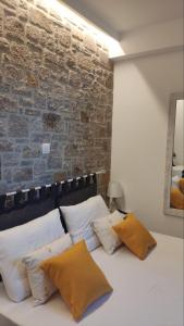 Postel nebo postele na pokoji v ubytování Gea luxury apartment Myrina 1