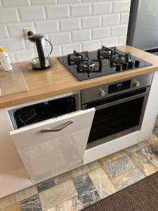 Η κουζίνα ή μικρή κουζίνα στο Ostoja