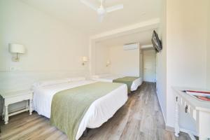Postel nebo postele na pokoji v ubytování Hostal Sol y Miel