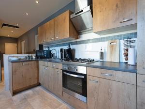 Kuchyň nebo kuchyňský kout v ubytování Zeeschelp - Comfortabele kamer bij B&B Gezond aan Zee - Toegang Wellnesstuin meerprijs
