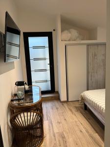 Postel nebo postele na pokoji v ubytování Chambre indépendante avec jardin - 100m de la mer