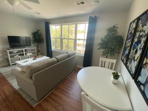 Gallery image of 1 Bedroom in Historica Downtown Bluffton - Charming Flat Near May River, Restaurants, and Shops, Perfect for Low-Country Adventu in Bluffton