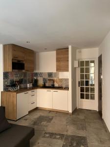 Kuchyň nebo kuchyňský kout v ubytování Au Coeur de Collioure