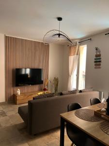 TV a/nebo společenská místnost v ubytování Au Coeur de Collioure