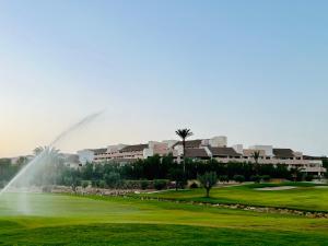 Γήπεδο γκολφ σε αυτό το διαμέρισμα ή στη γύρω περιοχή