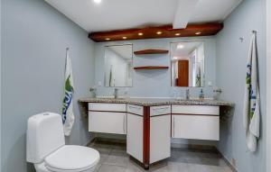 Bagno di 6 Bedroom Cozy Home In Dannemare