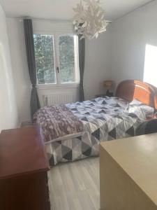 Postel nebo postele na pokoji v ubytování Appartement dans résidence calme
