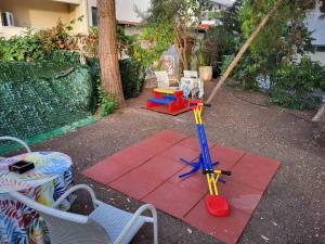 Ο χώρος παιχνιδιού για παιδιά στο HOTEL AGNI -ENOIKIAZOMENA DIAMERIZMATA