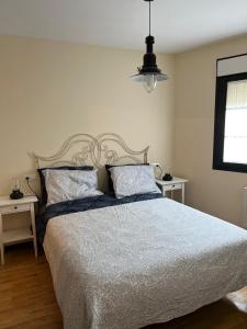 Ένα ή περισσότερα κρεβάτια σε δωμάτιο στο Apartamentos Las Fuentes