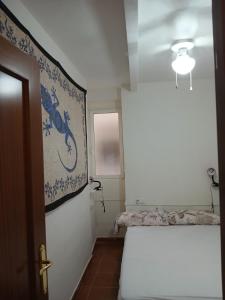 En eller flere senge i et værelse på Comfort Apartamento Compartido + 12 billeder