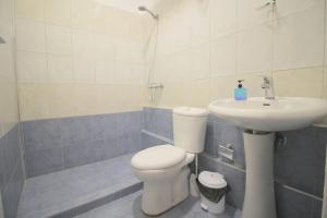 Koupelna v ubytování Hostel K13 + 37 fotografií