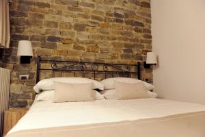 A bed or beds in a room at ARIA DI CASA APARTMENT