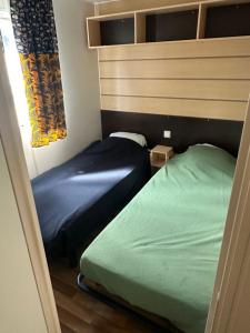 Postel nebo postele na pokoji v ubytování Camping Les Galets