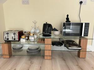 a glass counter top with a microwave and a toaster oven at Mountain View in Dawros