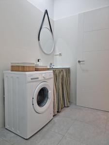 a washing machine in a bathroom with a mirror at Apto Islote in Arrecife