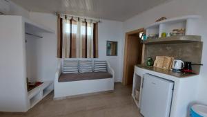 a small room with a bed in a kitchen at Evaggelia1 στο παλιοχορι in Paliochori