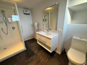 Ένα μπάνιο στο Scott Street Apartments +38 φωτογραφίες